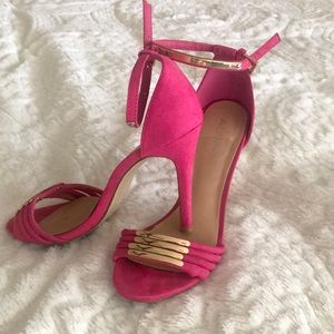 Also pink heels